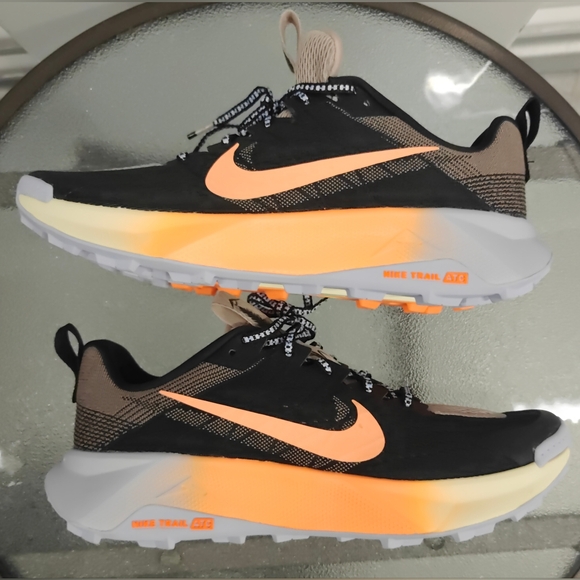 Size 10.5 - Nike Wildhorse 10 Black Orange Pulse - Picture 3 of 11